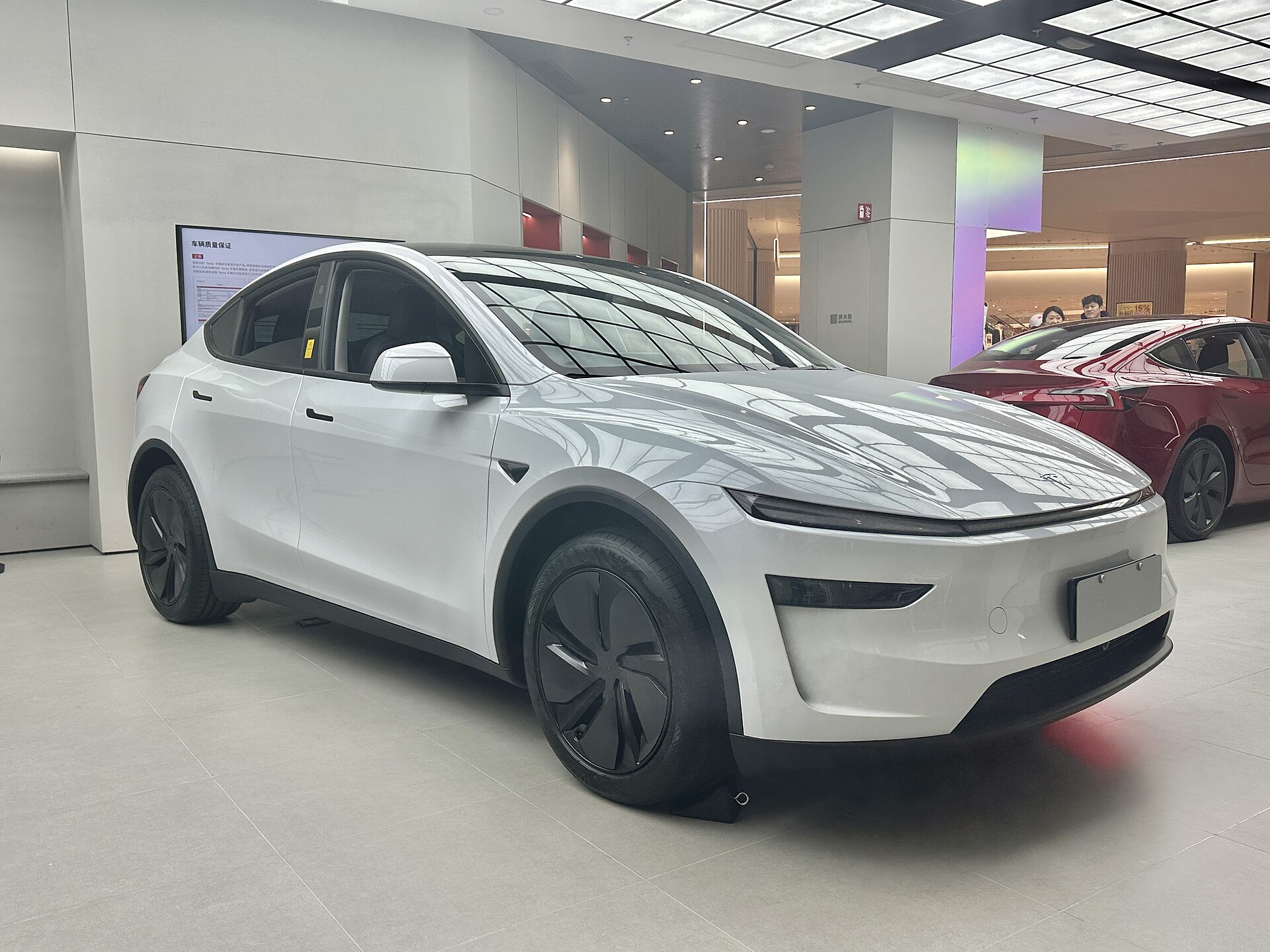 Tesla Model Y - 1. fotograf